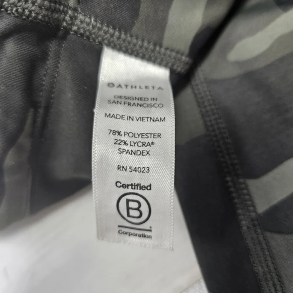 Athleta Camo Contender 7/8 Tight Leggings Green 405480-02 Women's Size Small.‎
